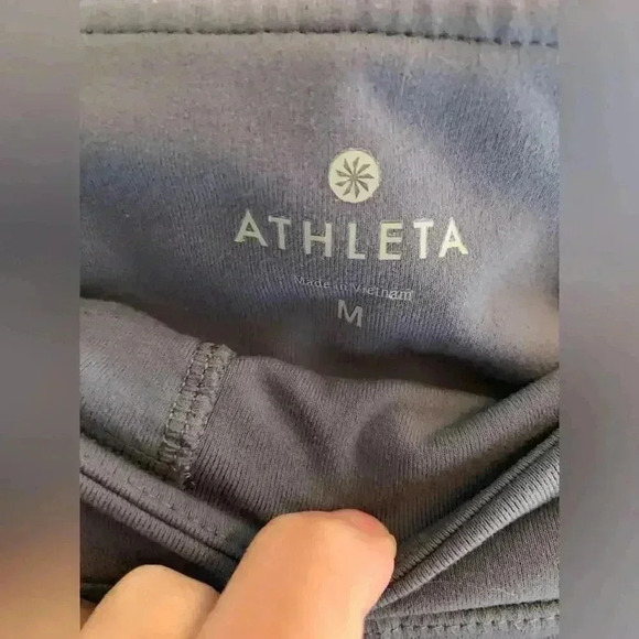 Woman’s Athleta Crop Grey Leggings Size Medium, Excellent Condition - Picture 4 of 6